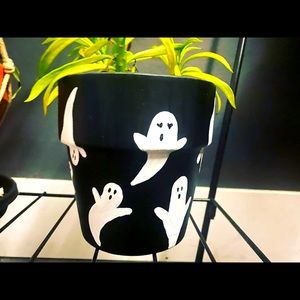 Ghost ceramic pot